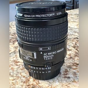 Used Nikon AF 60mm Micro 2.8 w caps UV pro lens filter like new